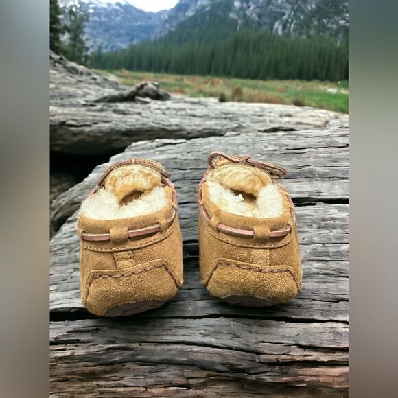 🔥🔥UGG Dakota Moccasin Slipper Water Resistant Slip on Size 6 - Picture 6 of 16